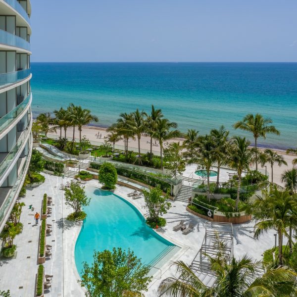 Pool and the Beach - Armani Casa
